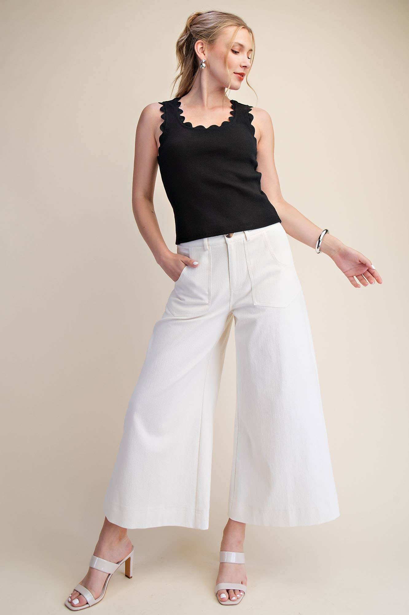 Scallop Wave Knit Top-Black