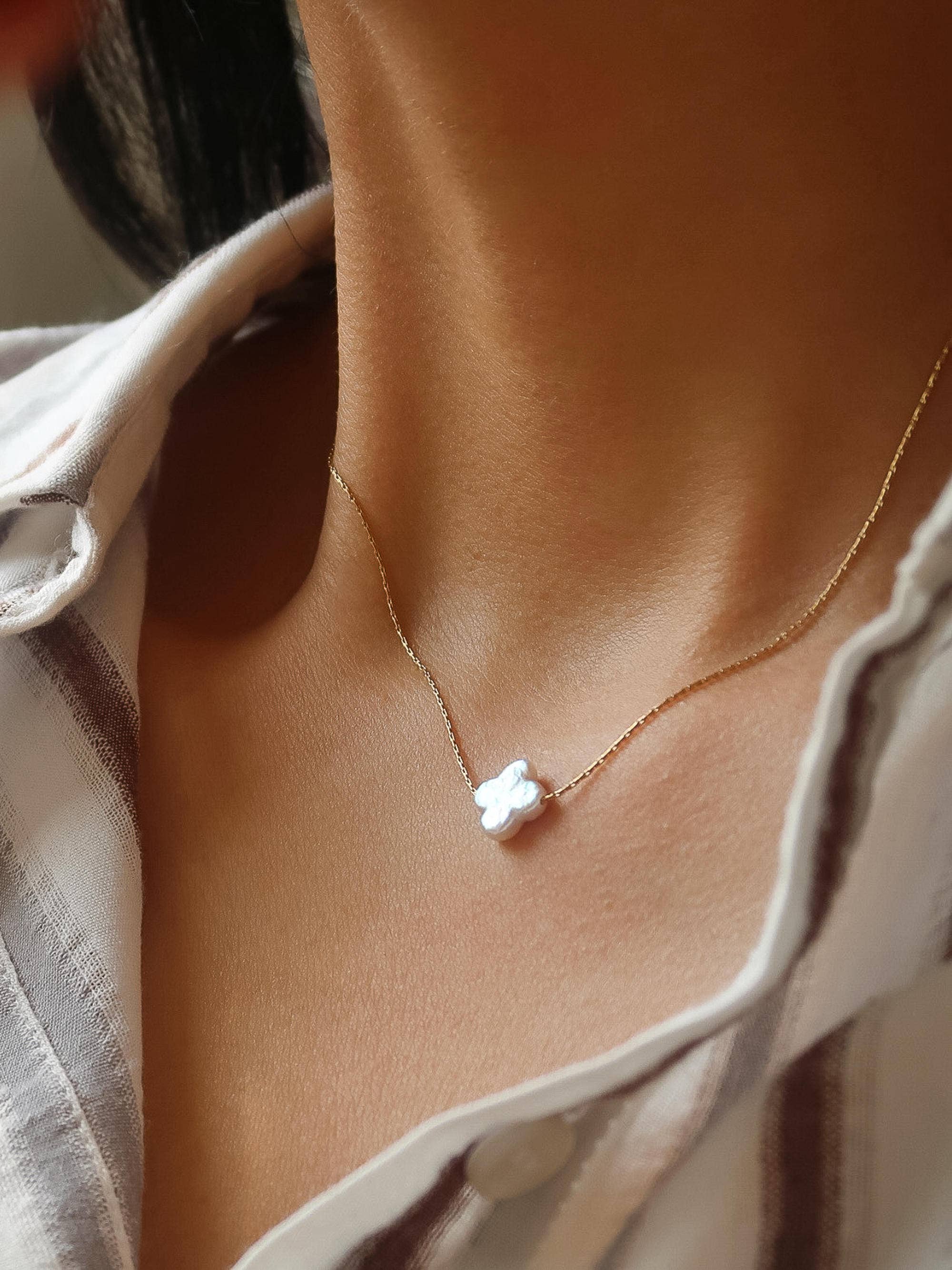 Clover Pearl Necklace