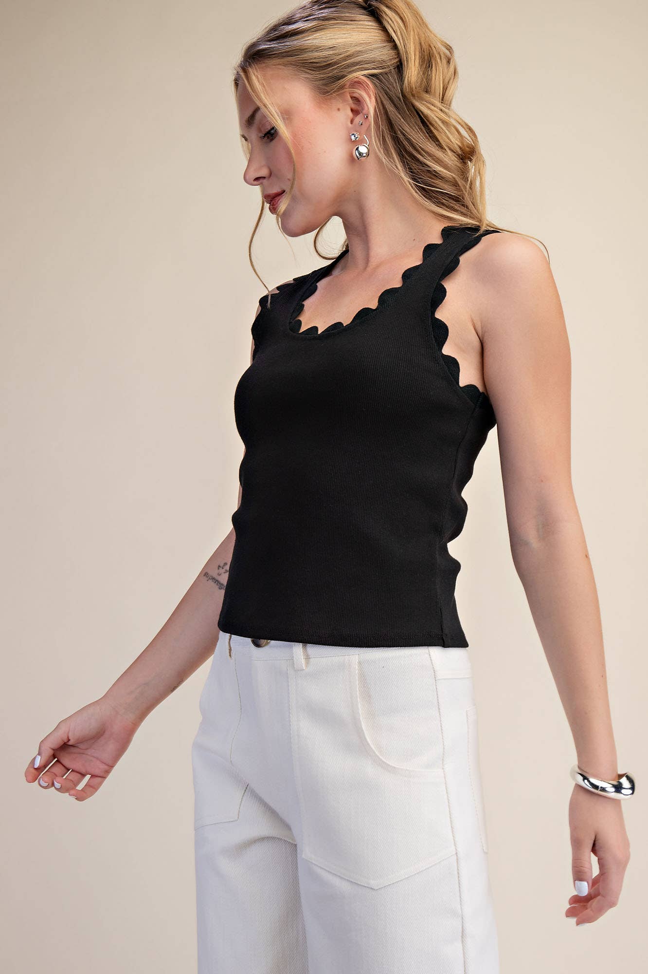 Scallop Wave Knit Top-Black