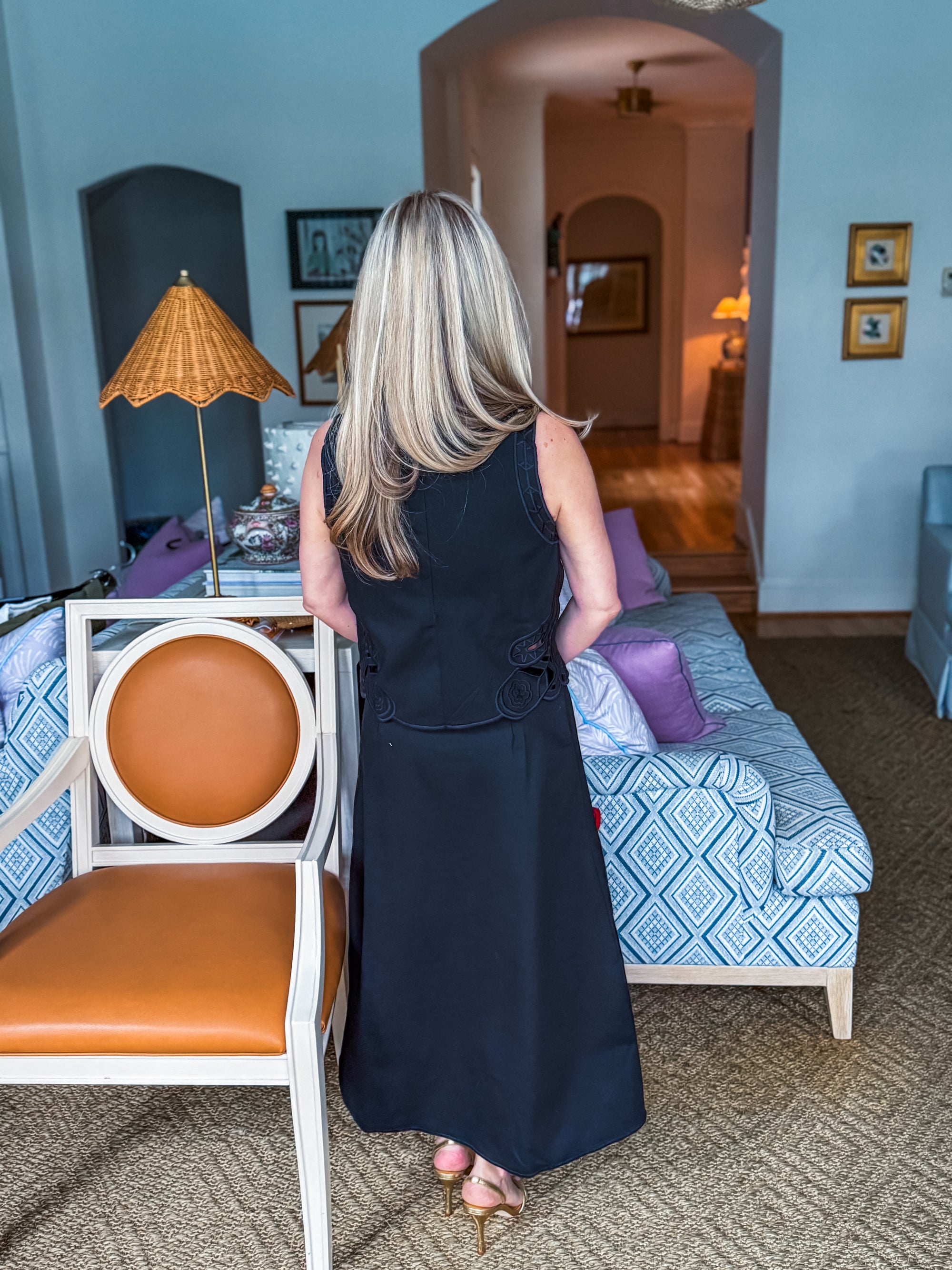 Right Feels Embroidered Skirt Set- Black