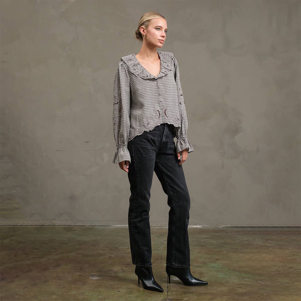 Darling Gaze Embroidered Top