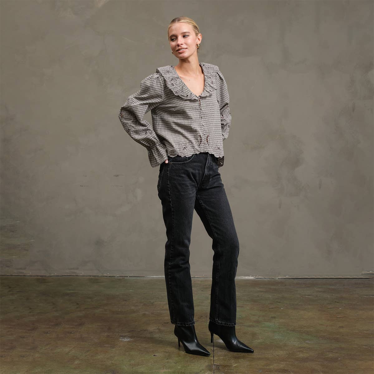 Darling Gaze Embroidered Top