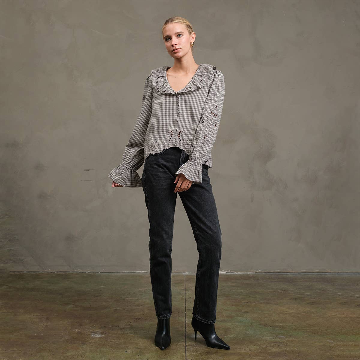 Darling Gaze Embroidered Top