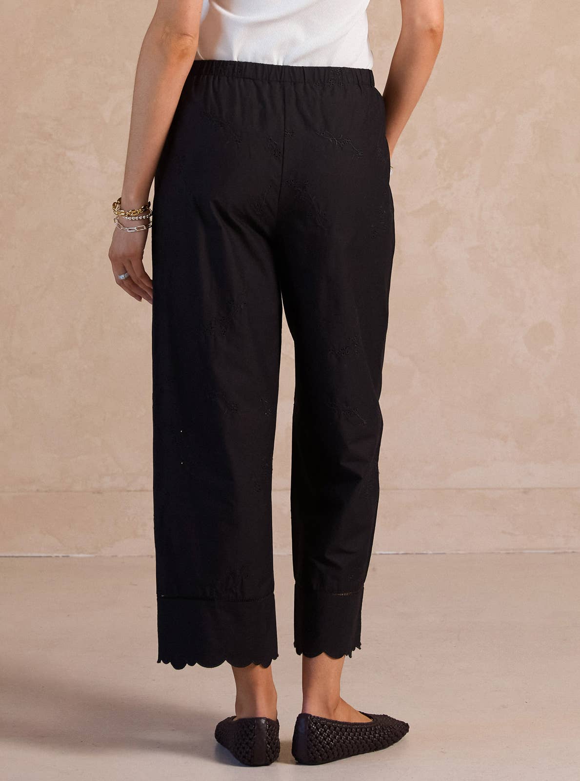 Daisy Stitch Cropped Pants