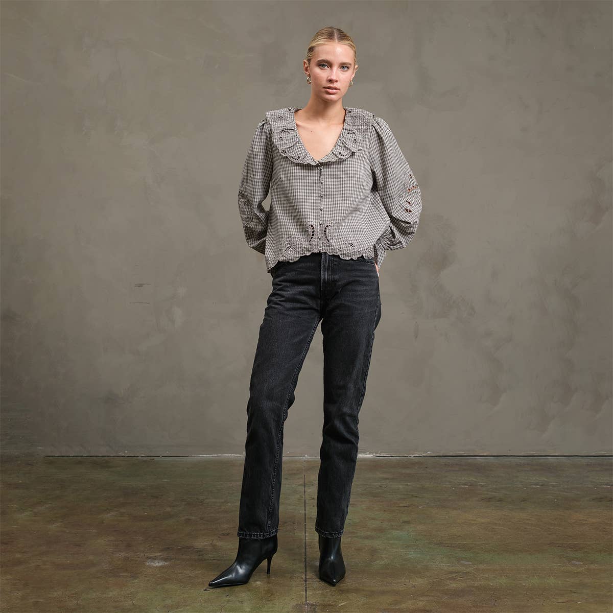 Darling Gaze Embroidered Top