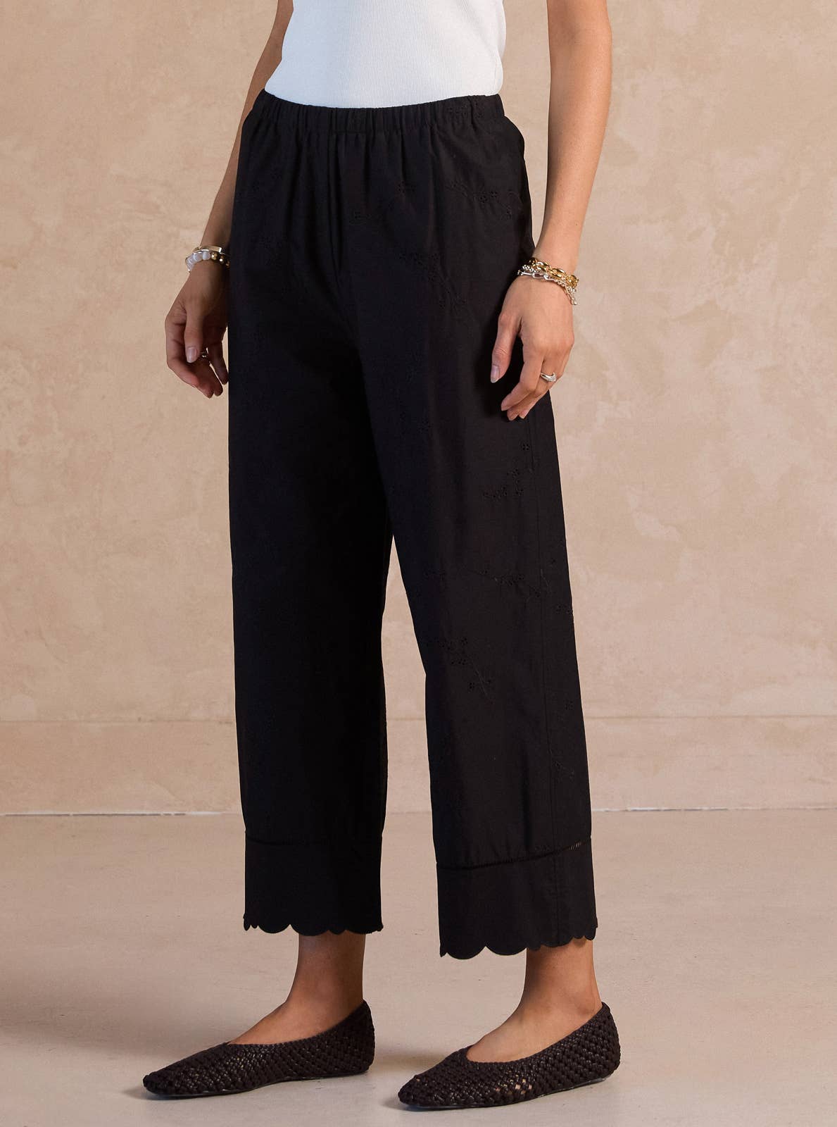 Daisy Stitch Cropped Pants