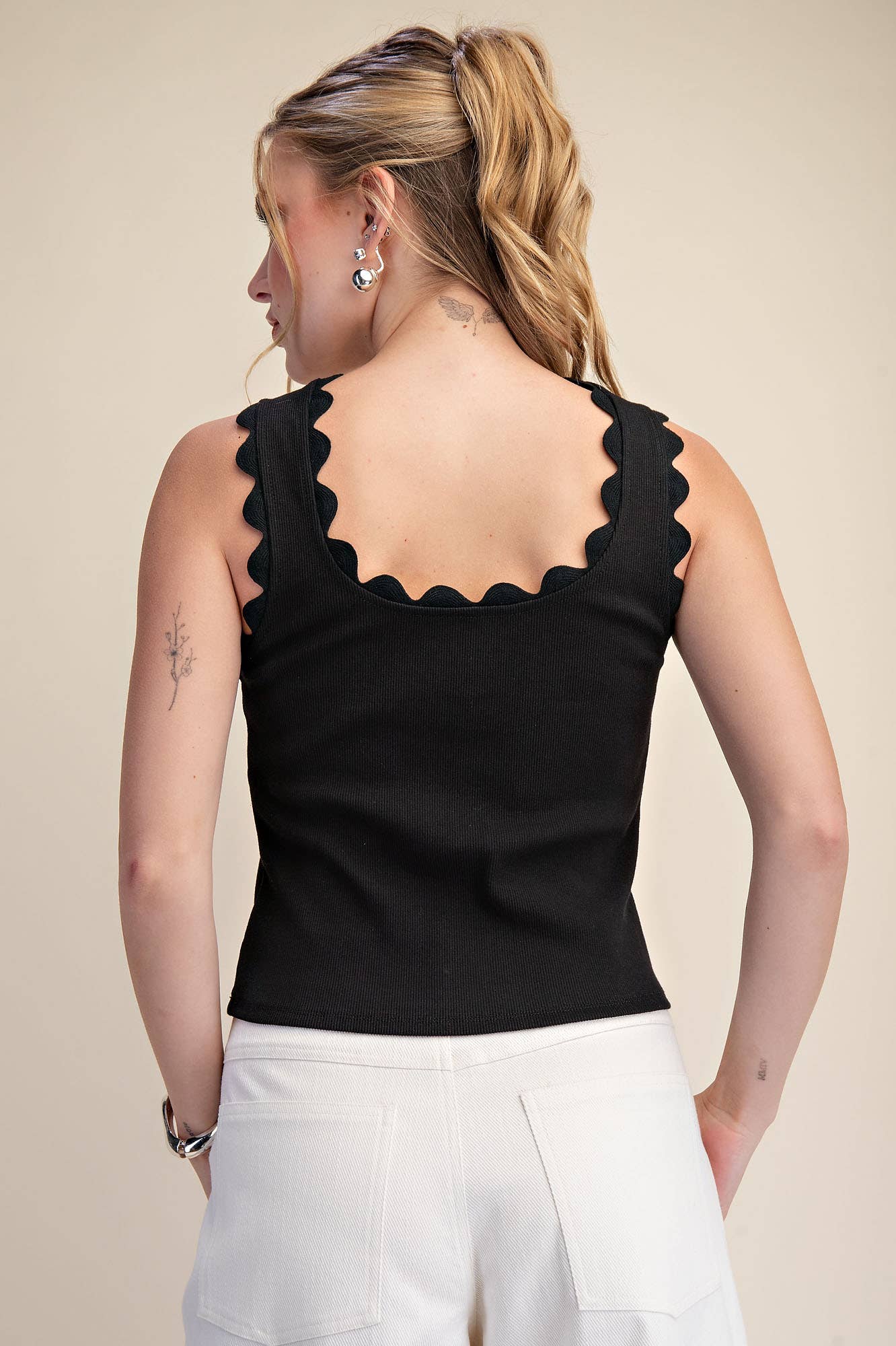 Scallop Wave Knit Top-Black