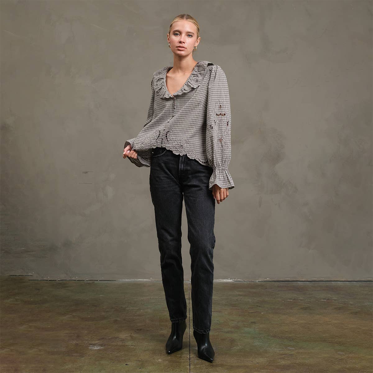 Darling Gaze Embroidered Top