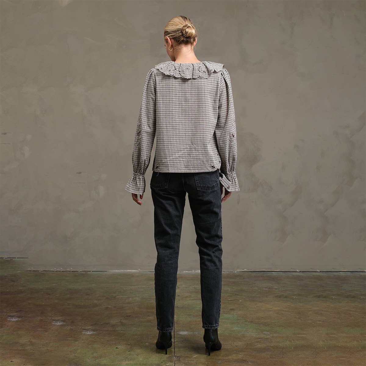 Darling Gaze Embroidered Top